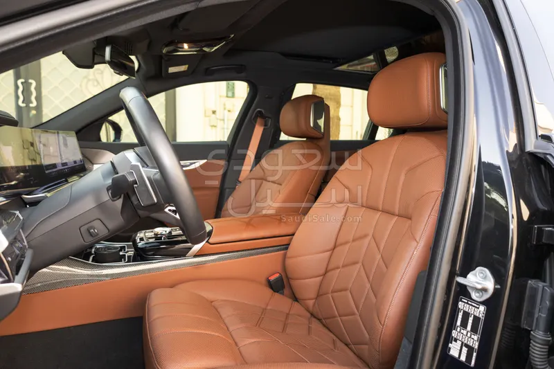 2023 BMW 7 Series 740i