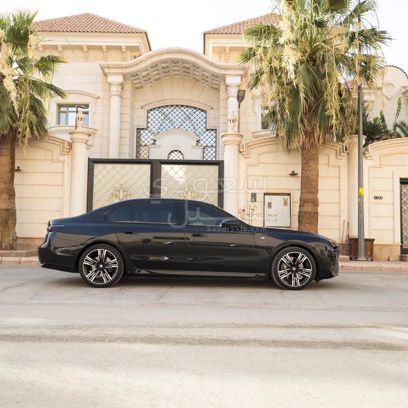 2023 BMW 7 Series 740i