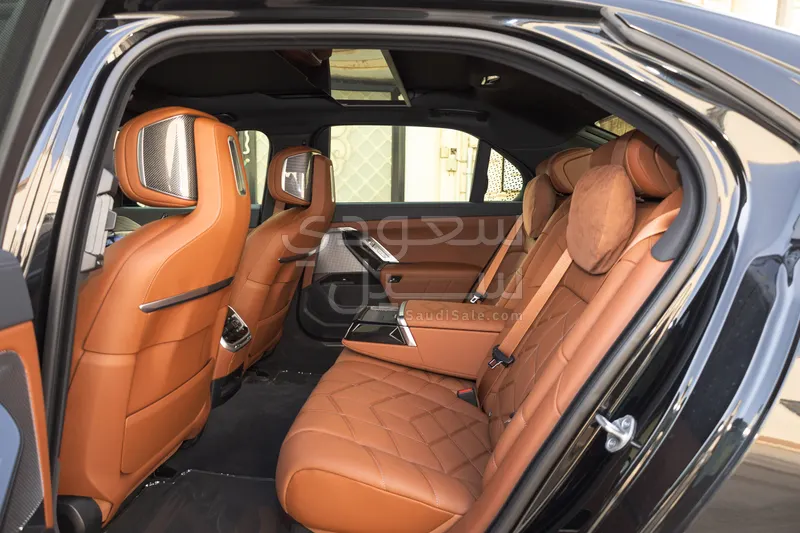 2023 BMW 7 Series 740i