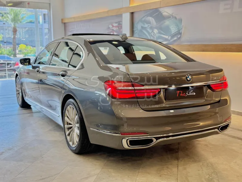2018 بي ام دبليو الفئة السابعة 730 إل أي