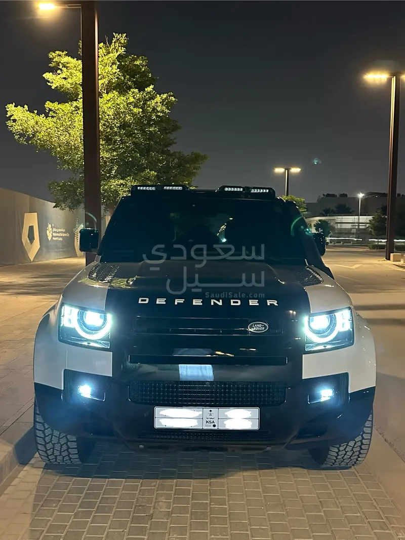 2022 لاند روفر ديفيندر اكس 110