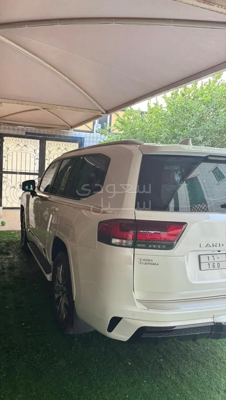 2025 Toyota Land Cruiser GXR 4