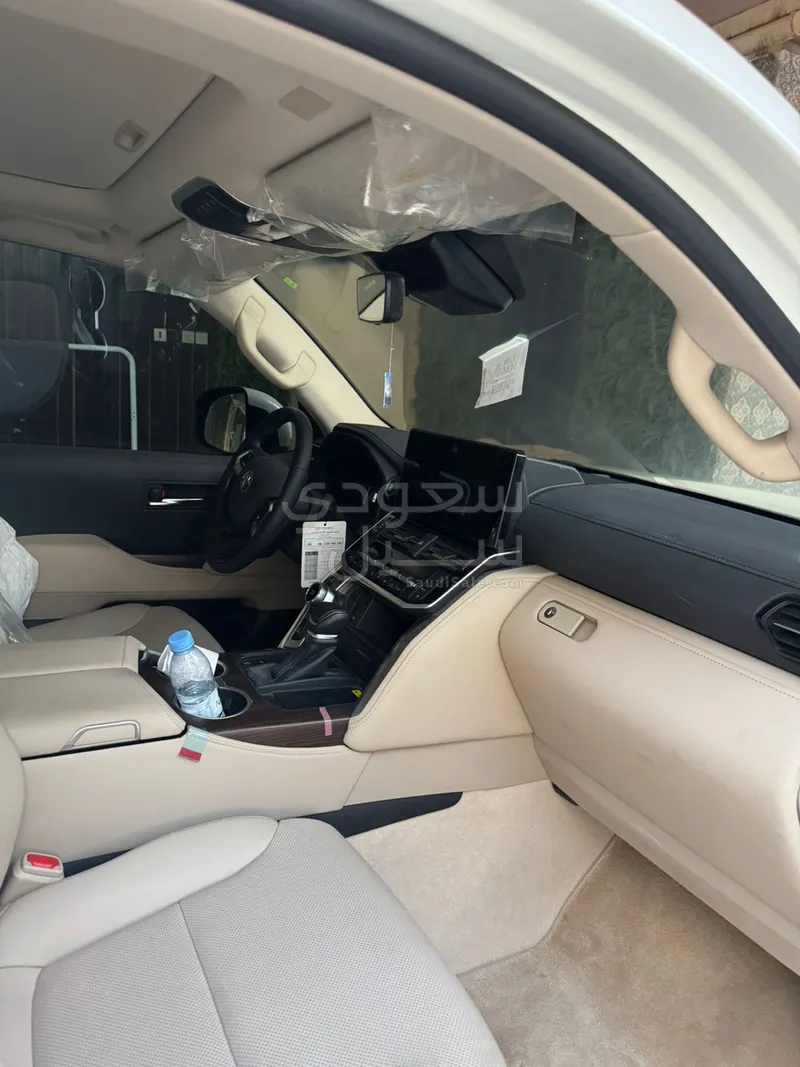 2025 Toyota Land Cruiser GXR 4