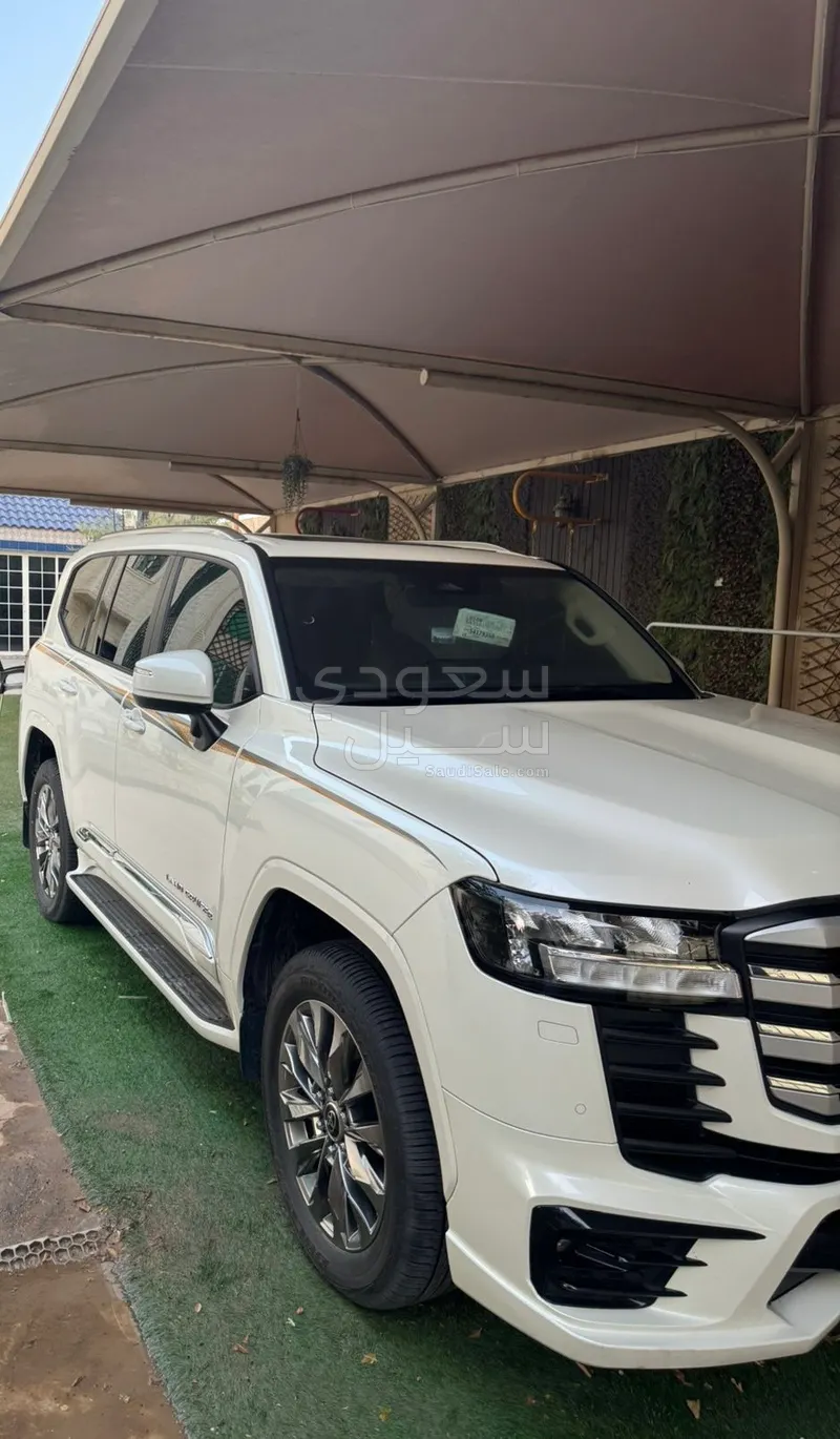 2025 Toyota Land Cruiser GXR 4
