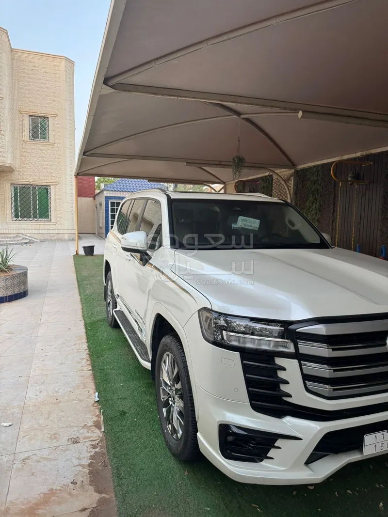 2025 Toyota Land Cruiser GXR 4