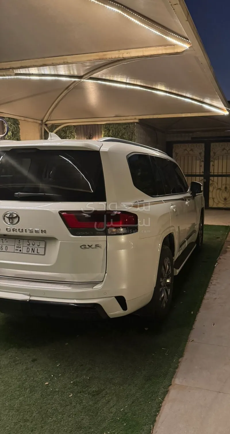 2025 Toyota Land Cruiser GXR 4