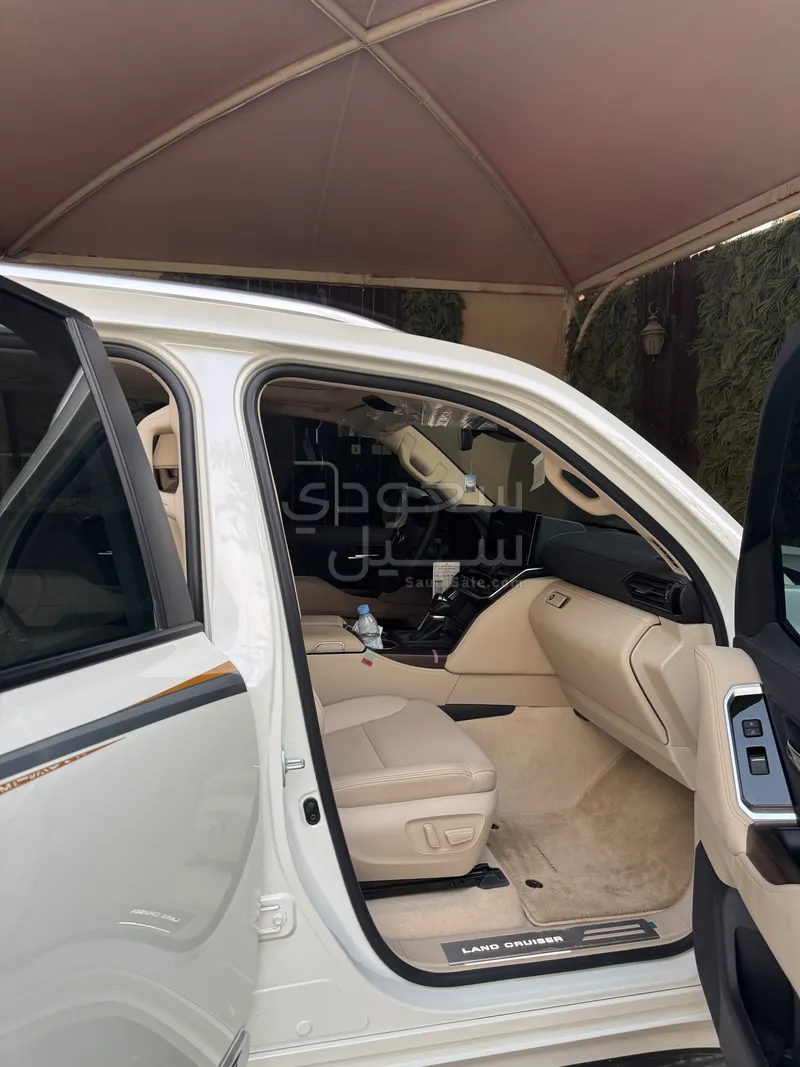 2025 Toyota Land Cruiser GXR 4