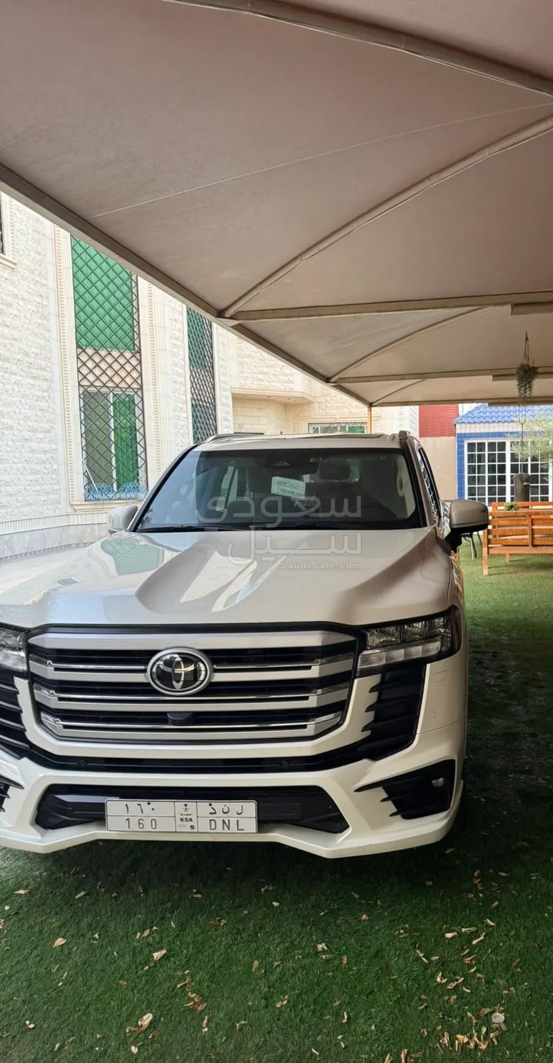 2025 Toyota Land Cruiser GXR 4