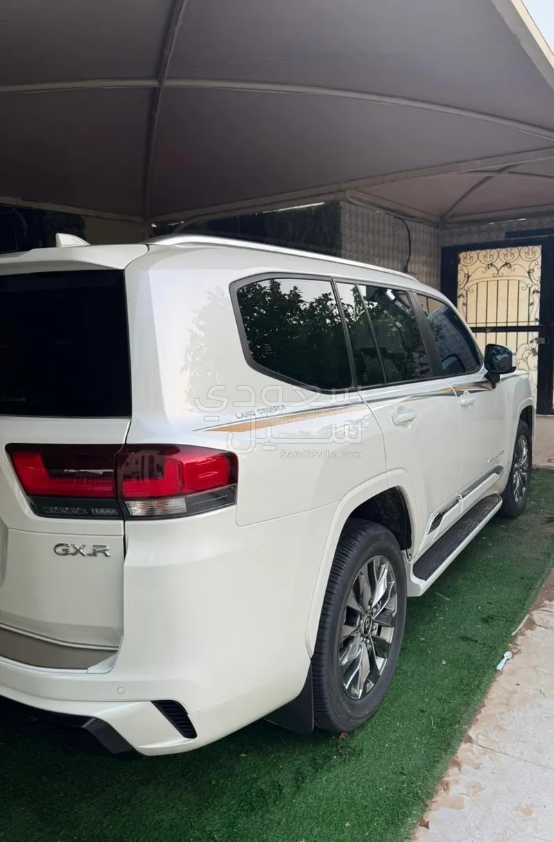 2025 Toyota Land Cruiser GXR 4