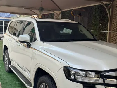 2025 Toyota Land Cruiser GXR 4