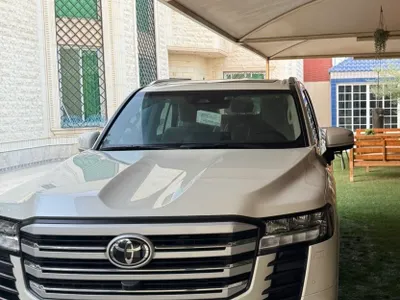 2025 Toyota Land Cruiser GXR 4