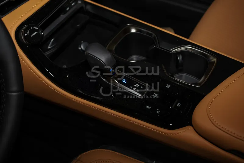 2026 لكزس أر إكس 350