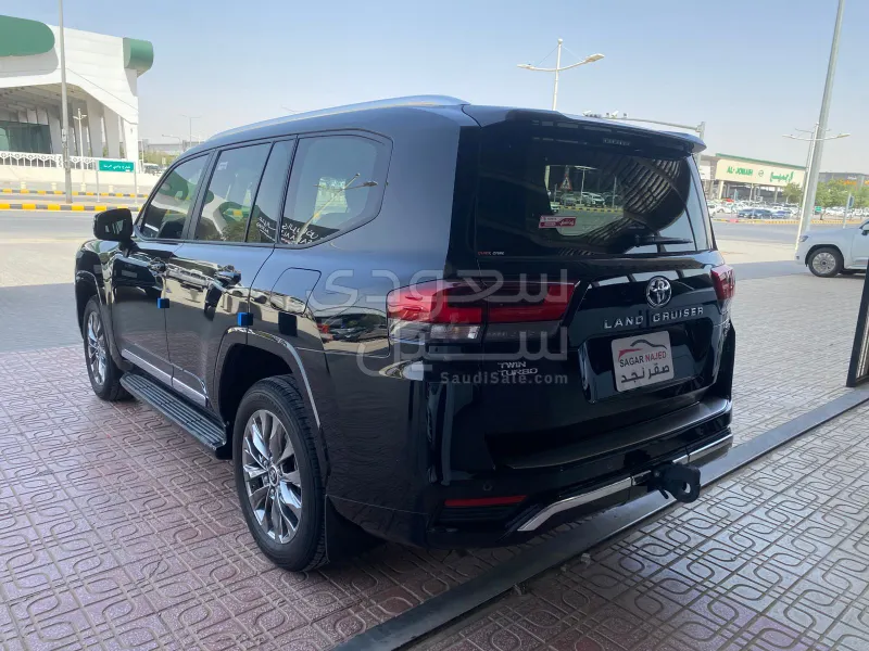 2024 Toyota Land Cruiser GXR 3