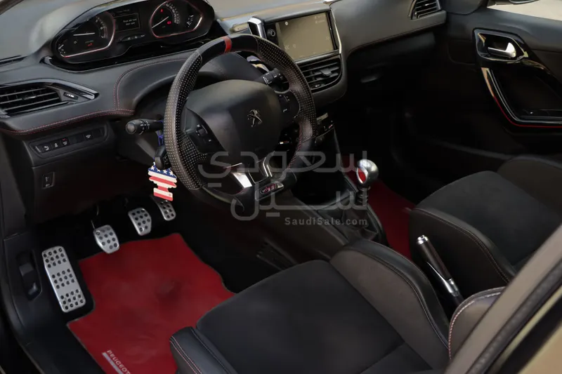 2017 بيجو 208 GTi