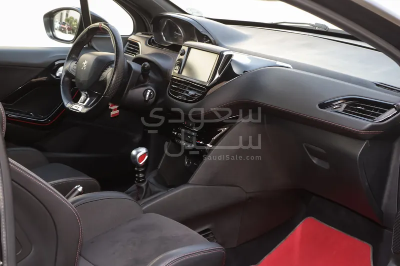 2017 بيجو 208 GTi