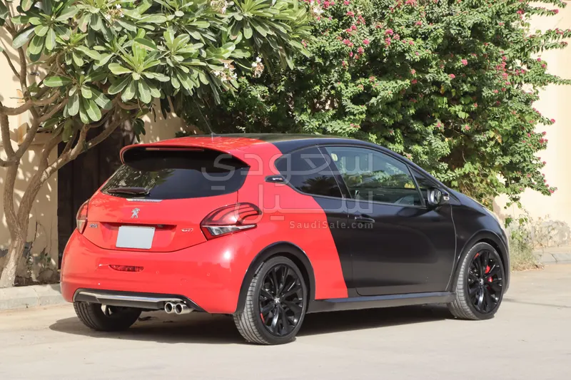 2017 بيجو 208 GTi