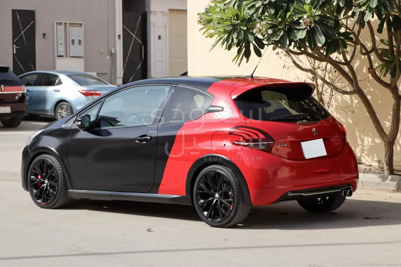 2017 بيجو 208 GTi