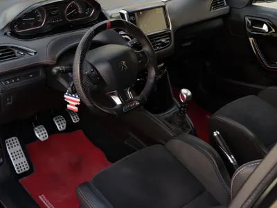 2017 بيجو 208 GTi