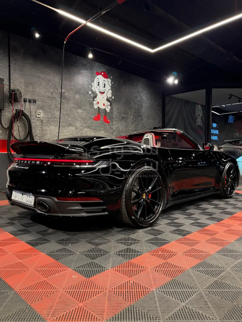 2021 بورش 911 كاريرا كابريوليه