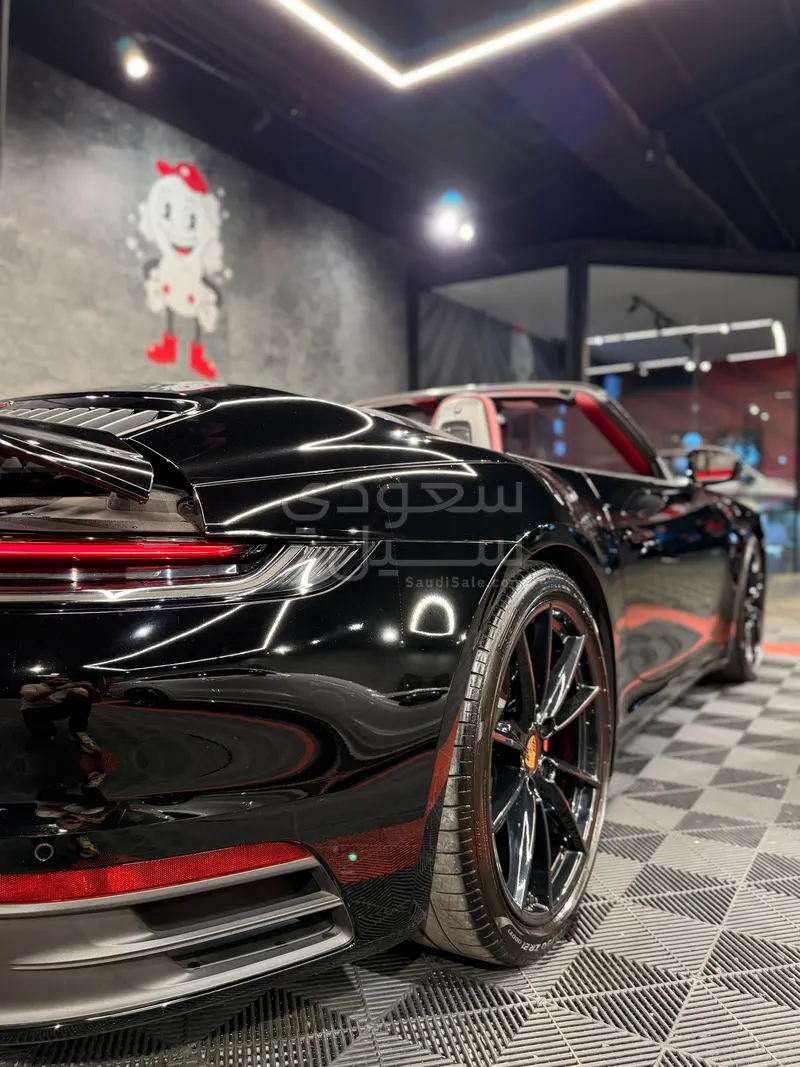 2021 بورش 911 كاريرا كابريوليه