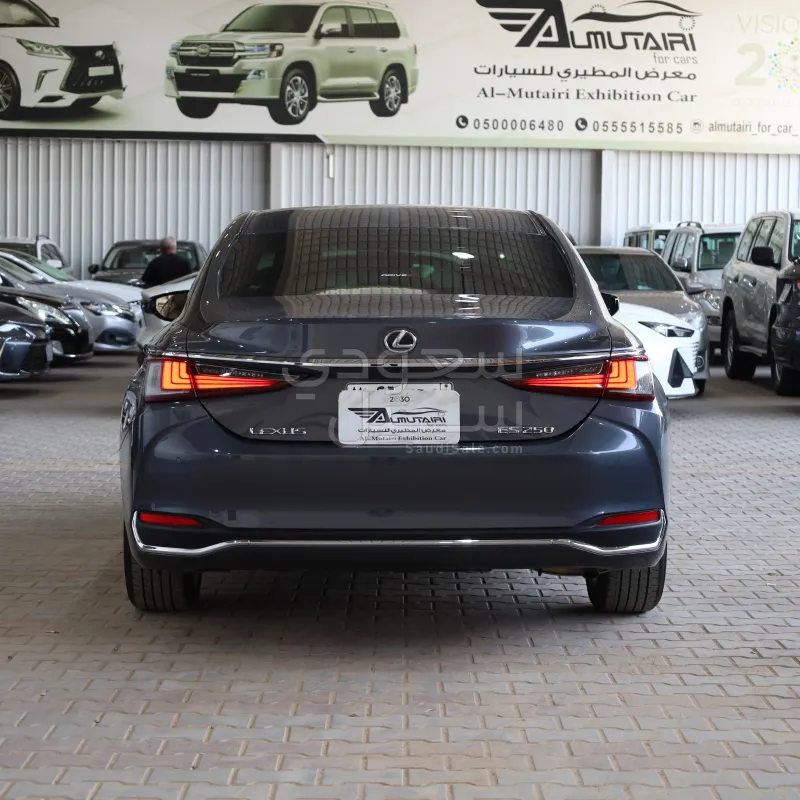 2025 Lexus ES 250