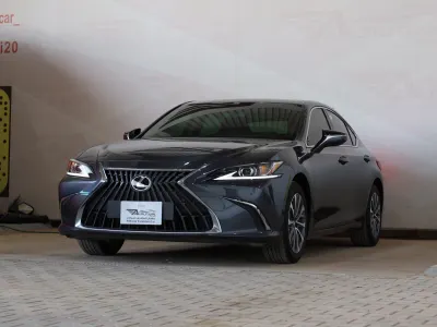 2025 Lexus ES 250