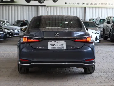 2025 Lexus ES 250