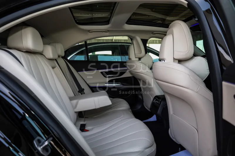 2025 Mercedes-Benz E 200