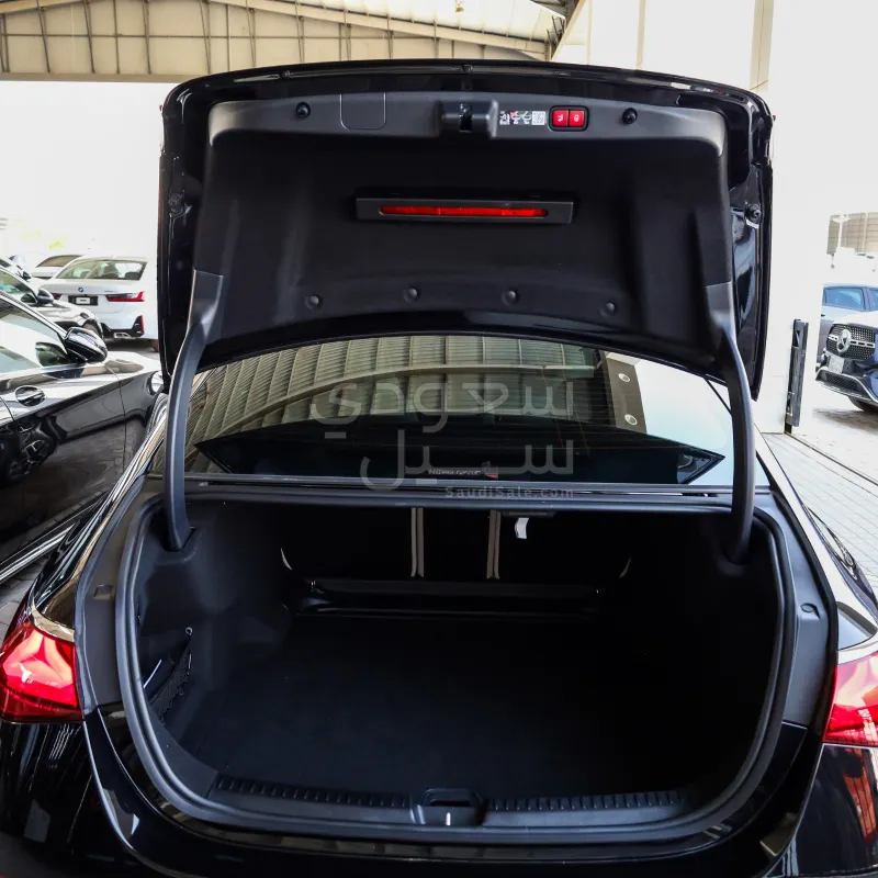 2025 Mercedes-Benz E 200