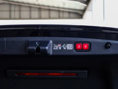 2025 Mercedes-Benz E 200