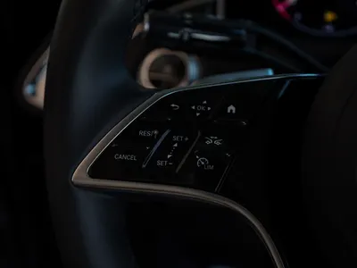 2025 Mercedes-Benz E 200