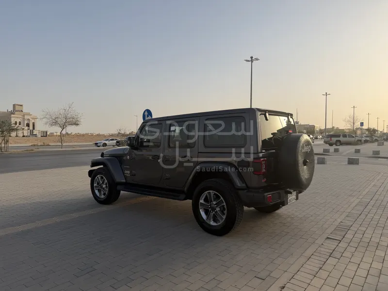 2022 جييب رانجلر صحارى