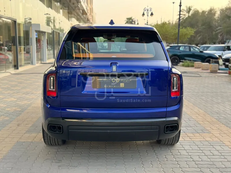 2022 رولز رويس كولينان بلاك بادج