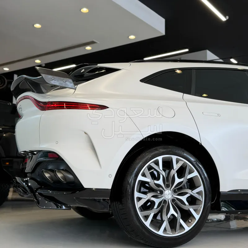 2024 Aston Martin DB X 707