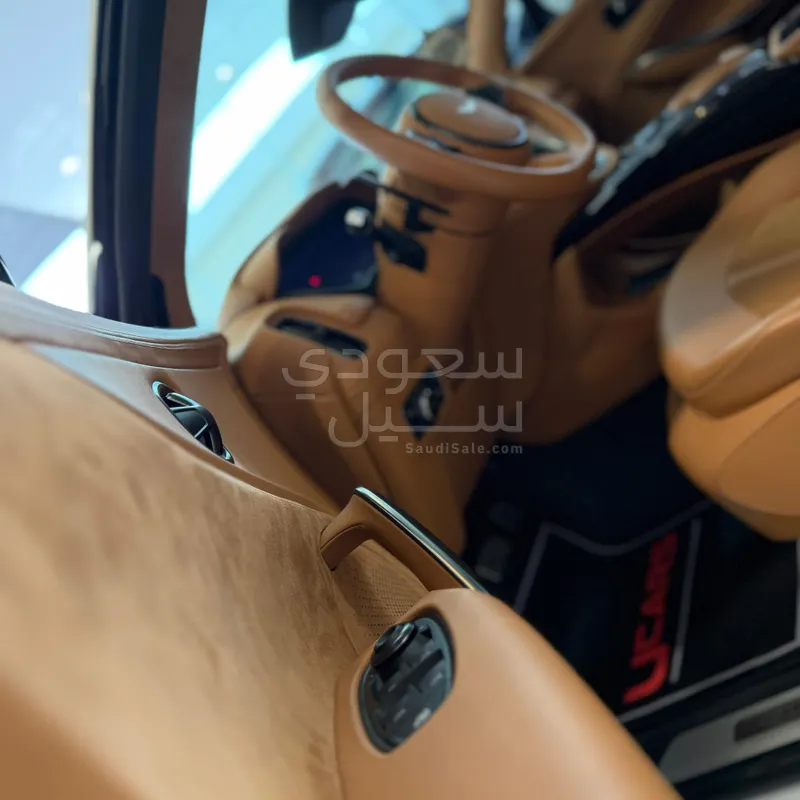 2024 Aston Martin DB X 707