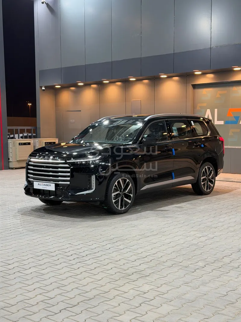 2026 Exeed VX Black and Gold