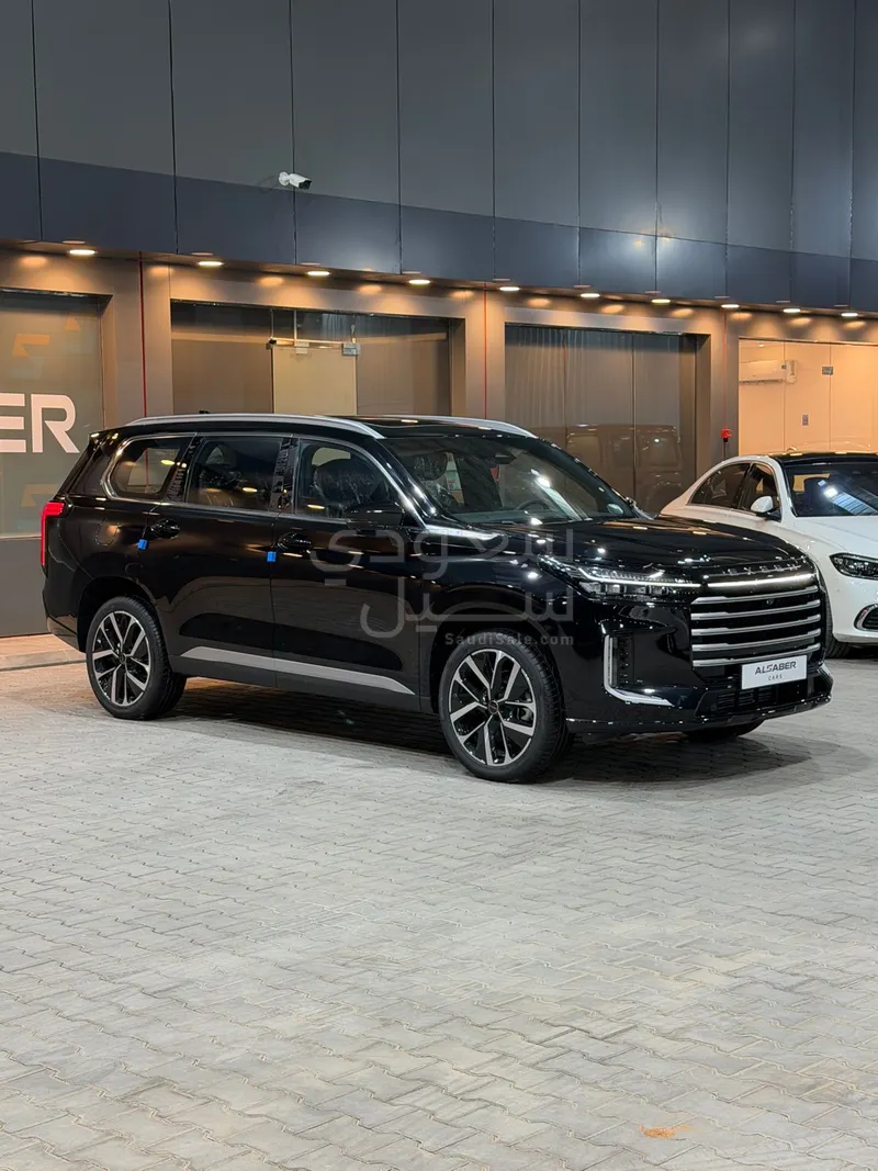 2026 Exeed VX Black and Gold