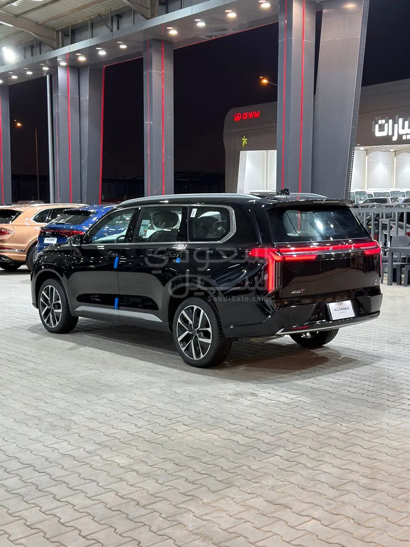 2026 Exeed VX Black and Gold