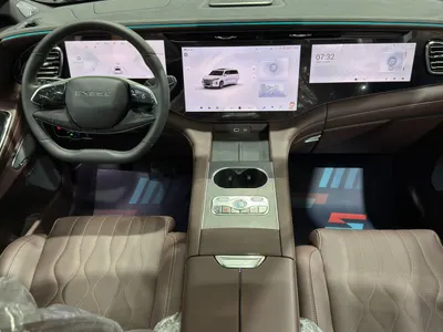 2026 Exeed VX Black and Gold