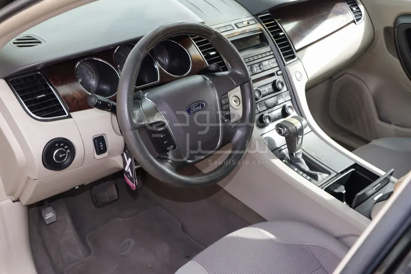2011 Ford Taurus SEL