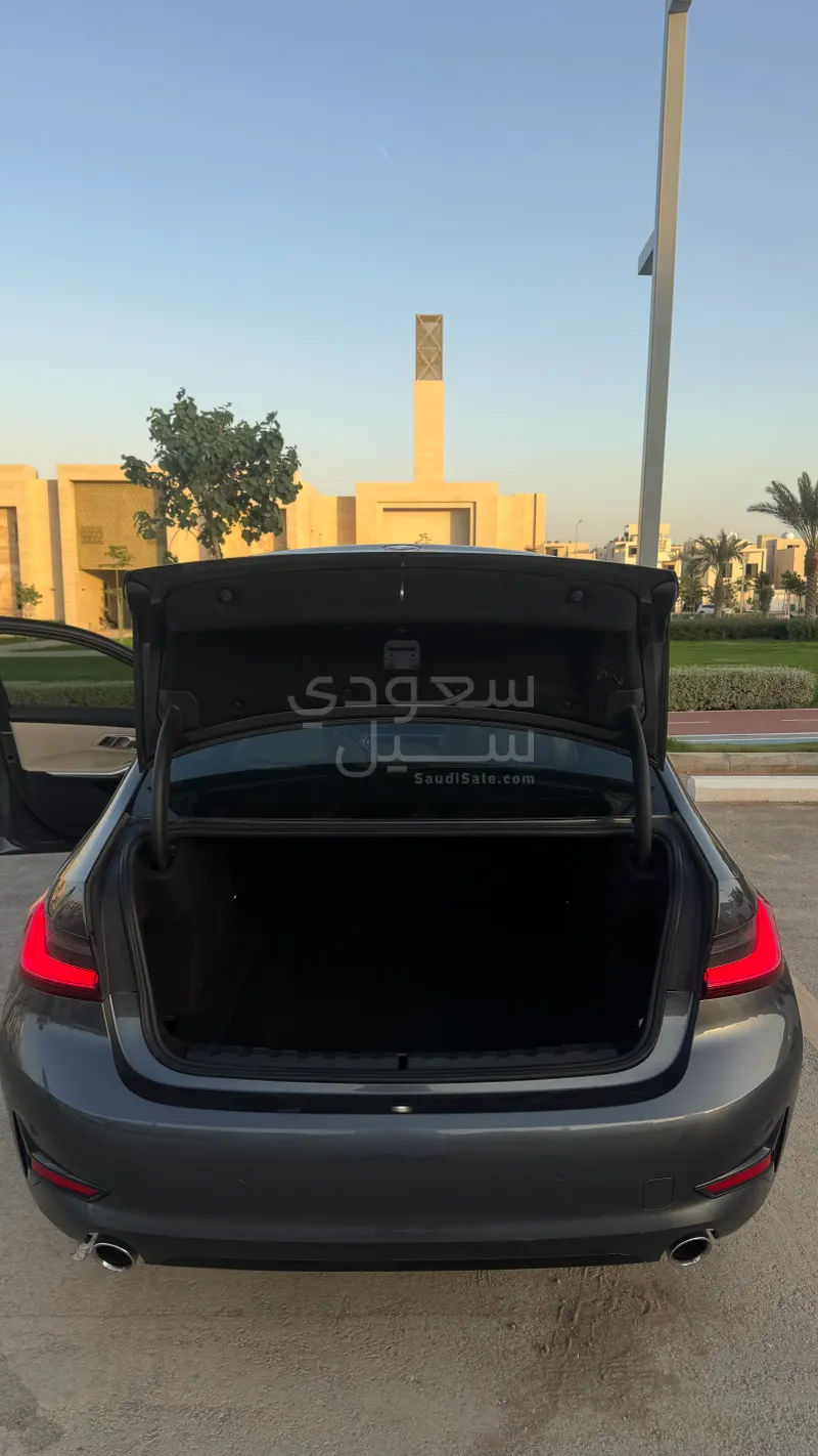 2021 بي ام دبليو الفئة الثالثة 320 أي