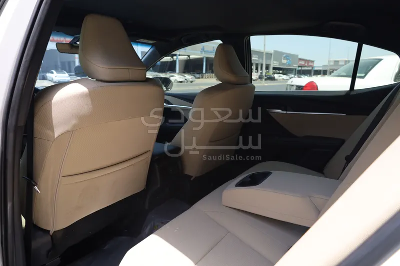 2025 تويوتا كامري ال اي