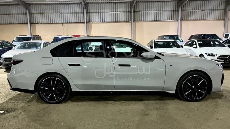 2025 BMW 7 Series 740i