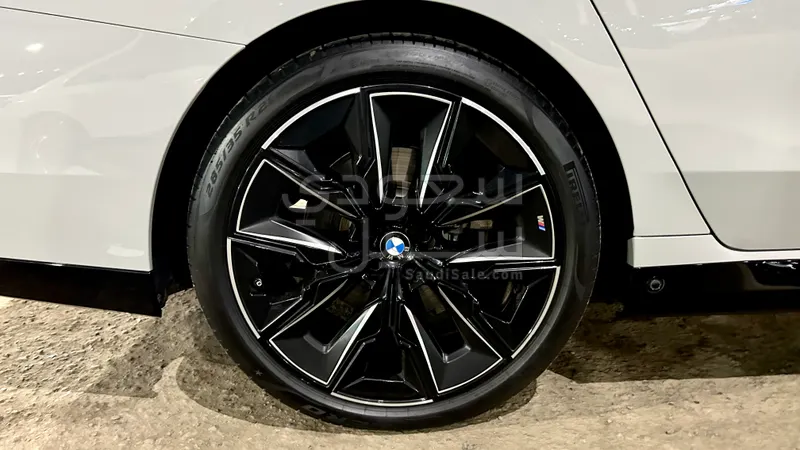 2025 BMW 7 Series 740i