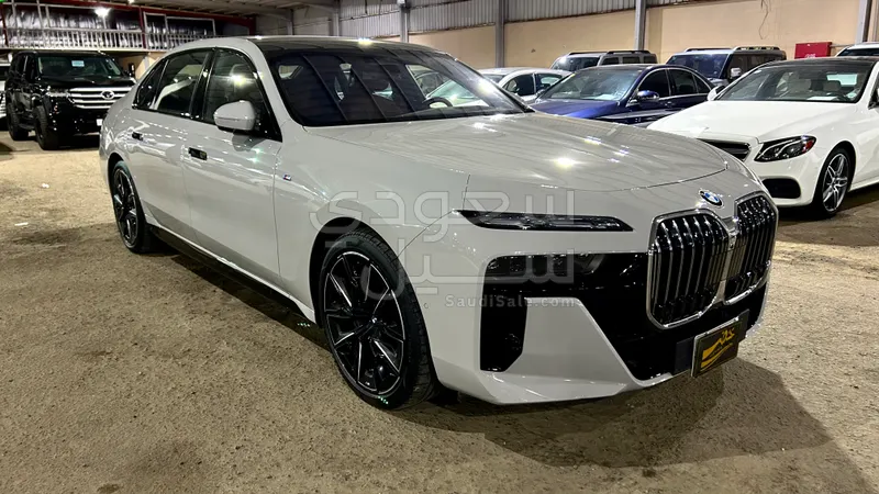 2025 BMW 7 Series 740i