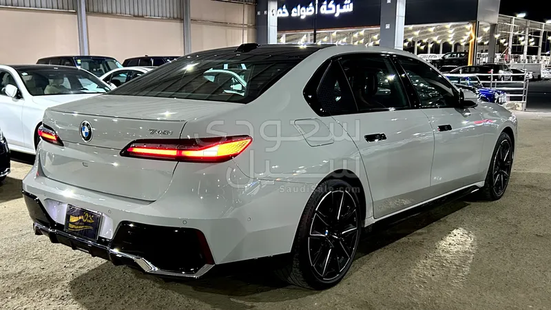 2025 BMW 7 Series 740i