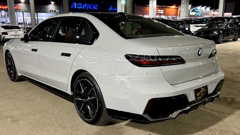 2025 BMW 7 Series 740i