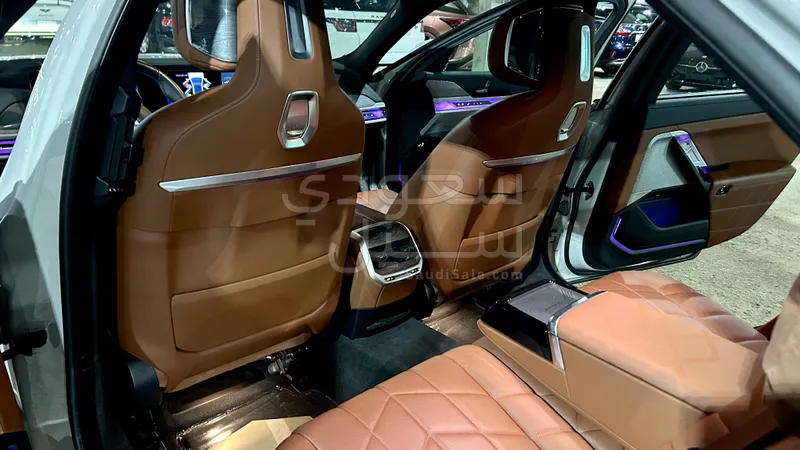 2025 BMW 7 Series 740i