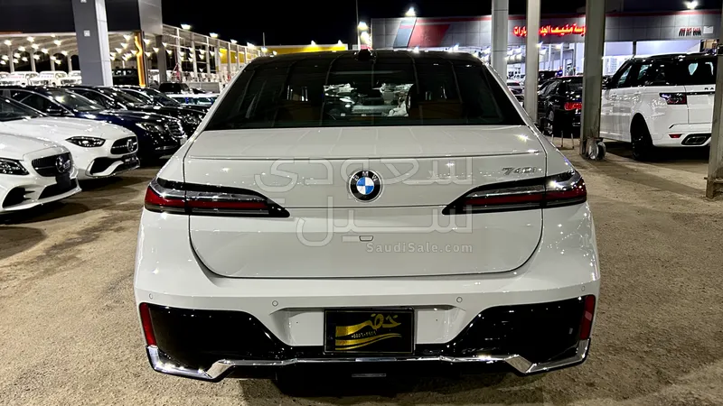 2025 BMW 7 Series 740i