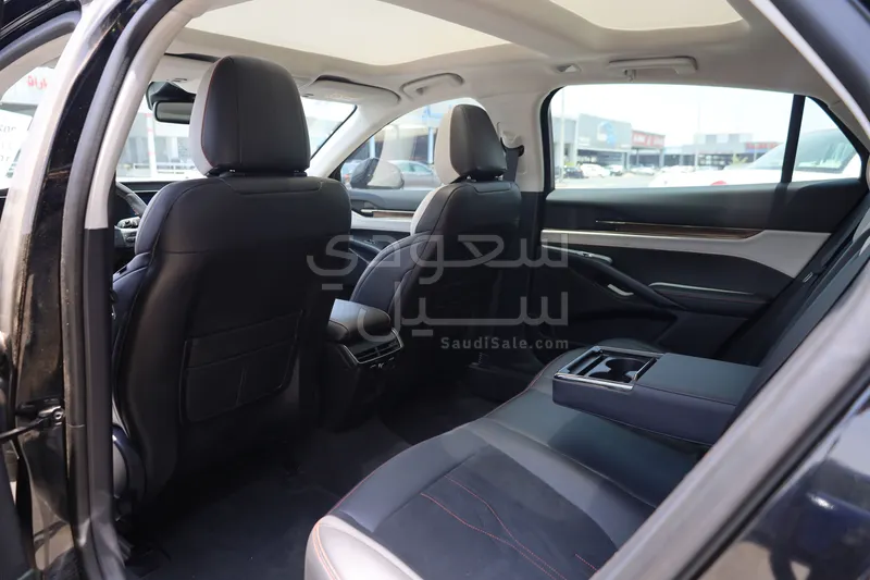 2023 فورد توروس تايتينيوم
